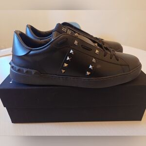 Valentino Garavani Black Rockstud Sneakers